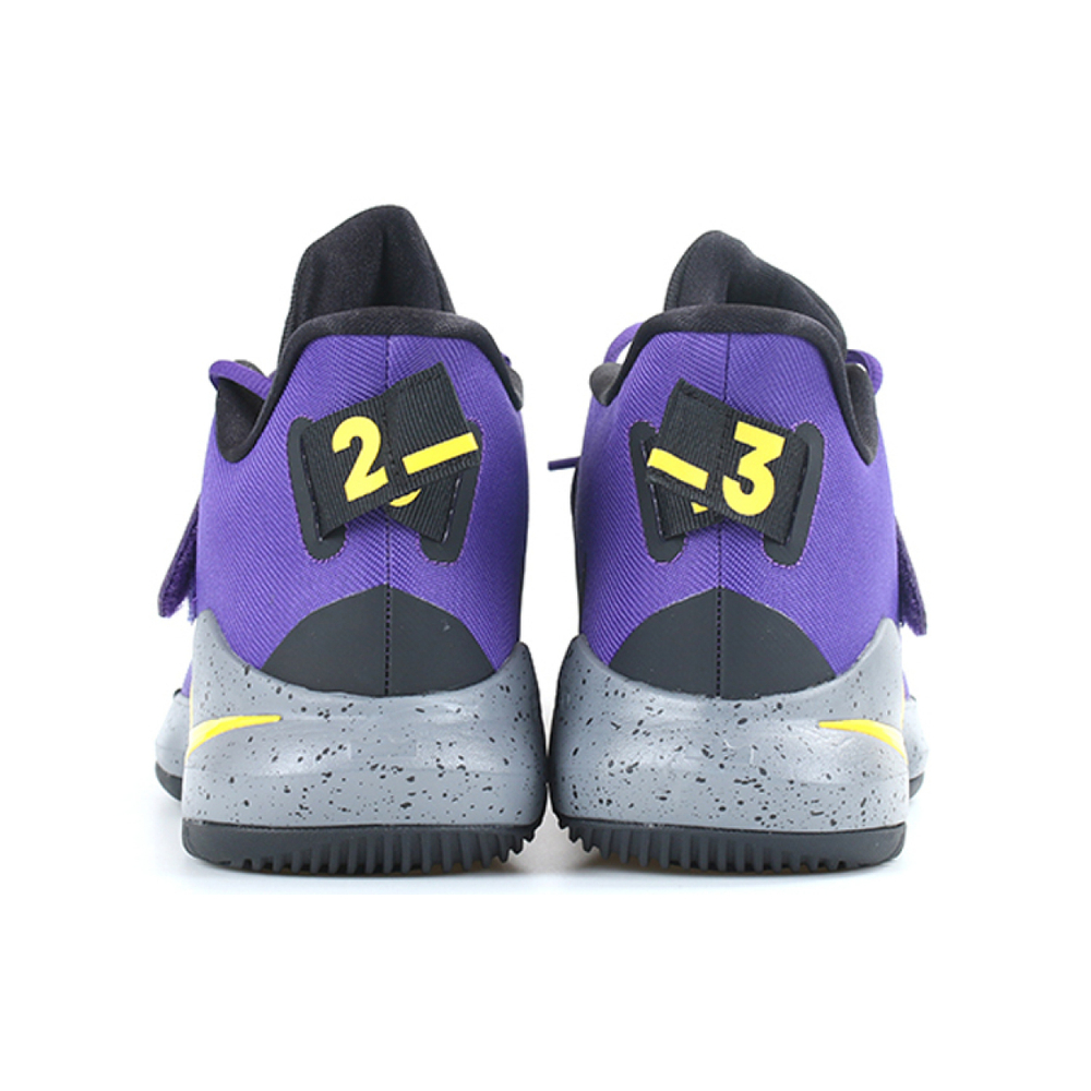 Nike Ambassador 12