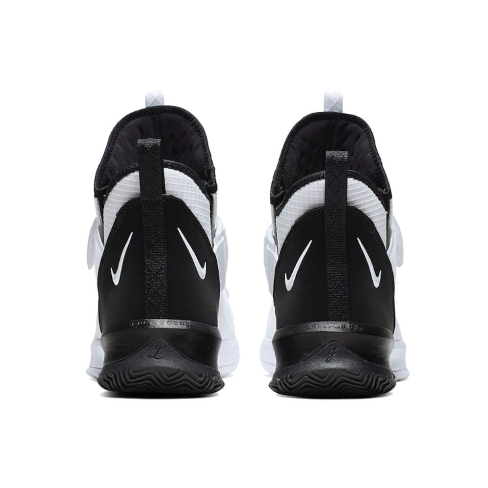 Nike zoom soldier 13 13