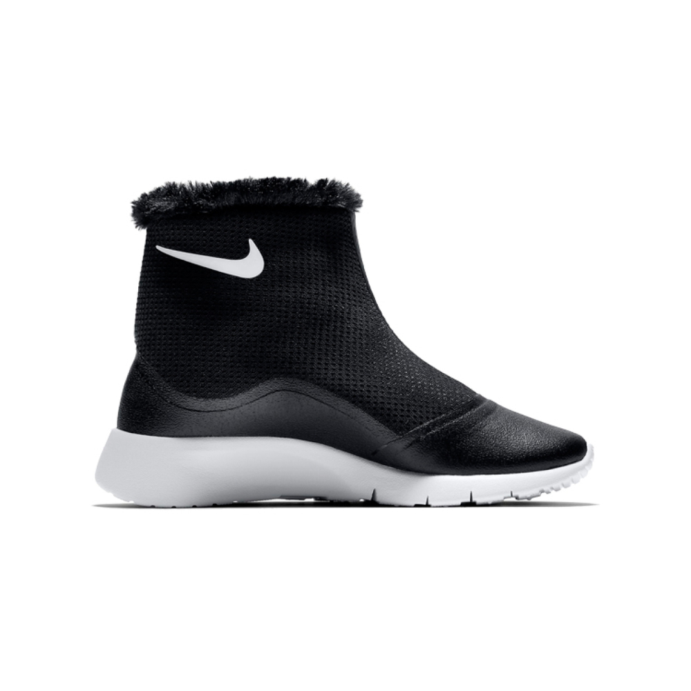 Nike Tanjun