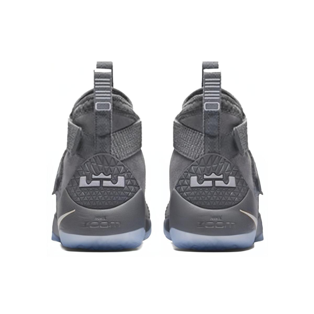 Nike zoom soldier 11