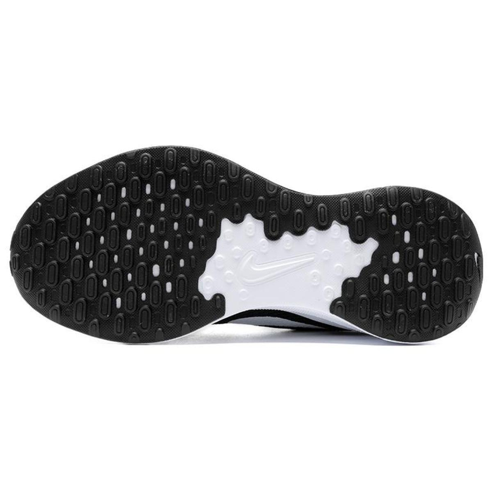 Nike REVOLUTION 7