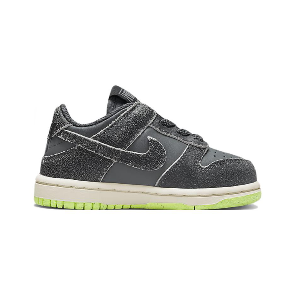 Nike Dunk SE "Halloween"