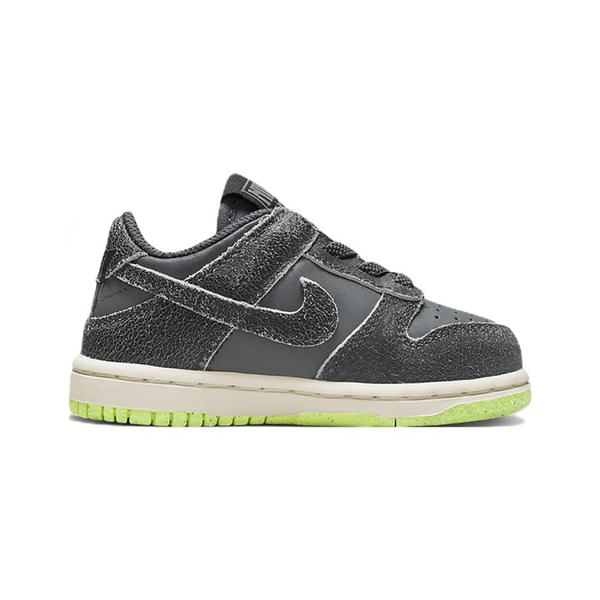 Nike Dunk SE "Halloween"