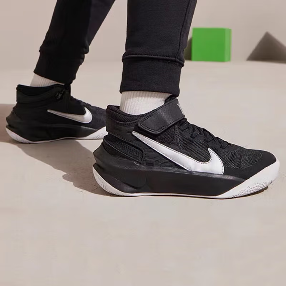 Nike Team Hustle D 10 FlyEase