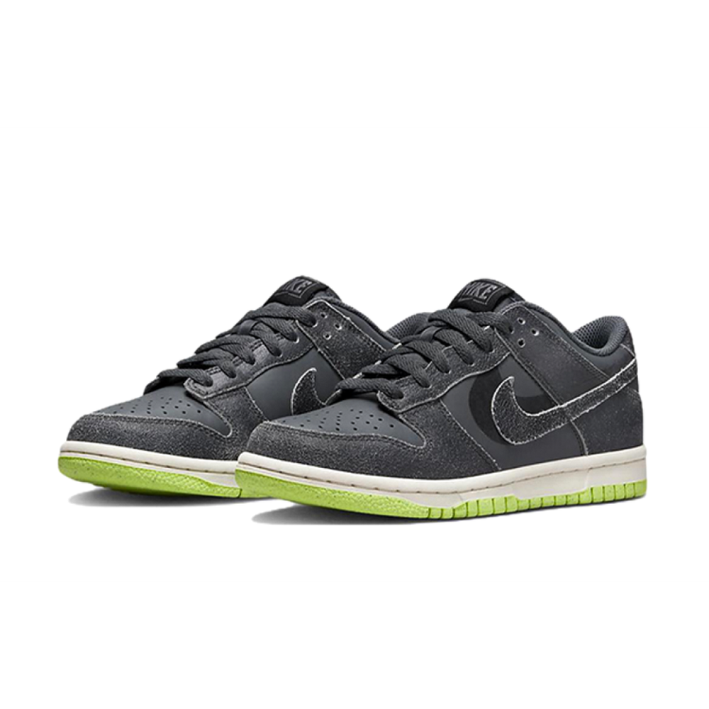 Nike Dunk SE "Halloween"