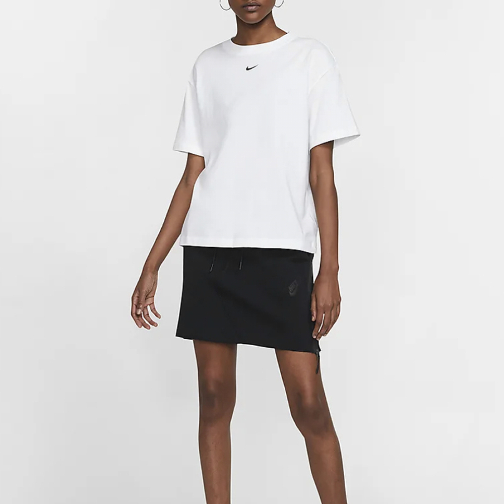 Nike Sportswear Essentials logo T