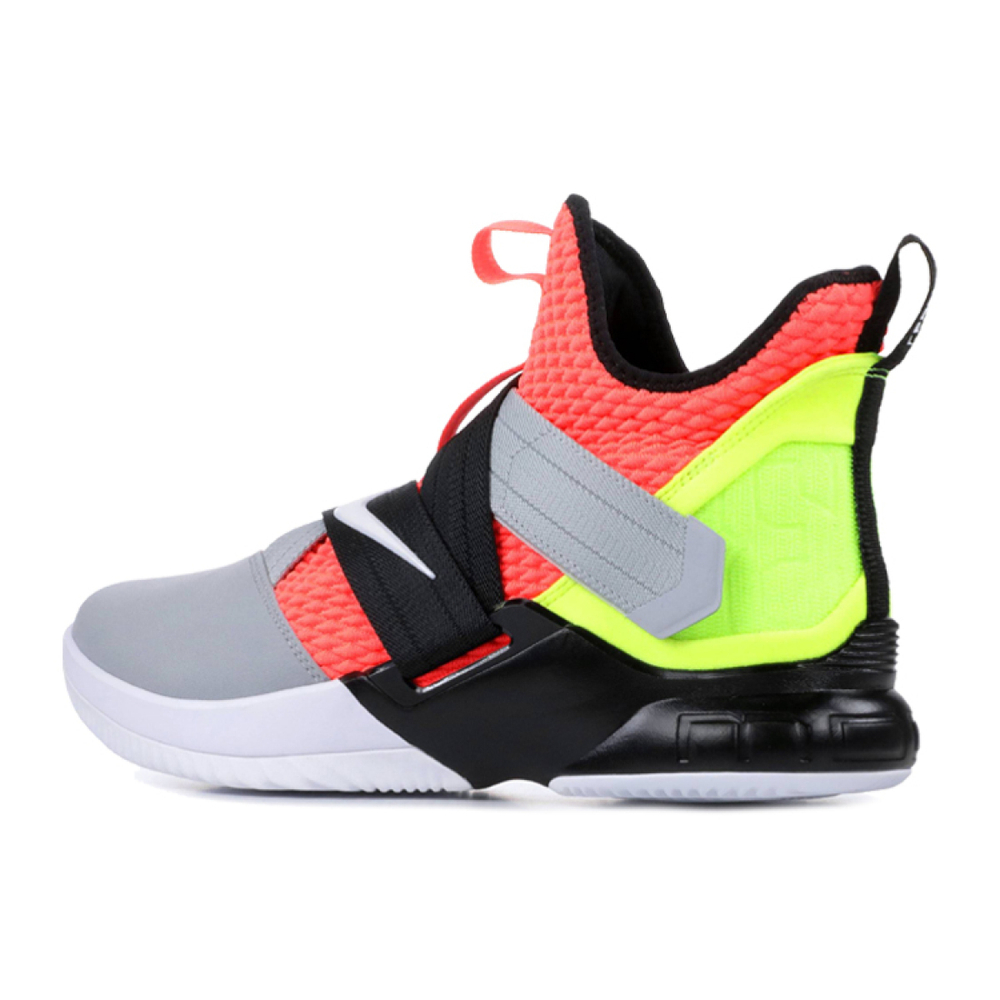 Nike zoom soldier 12