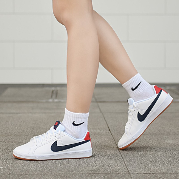 Nike Court Royale