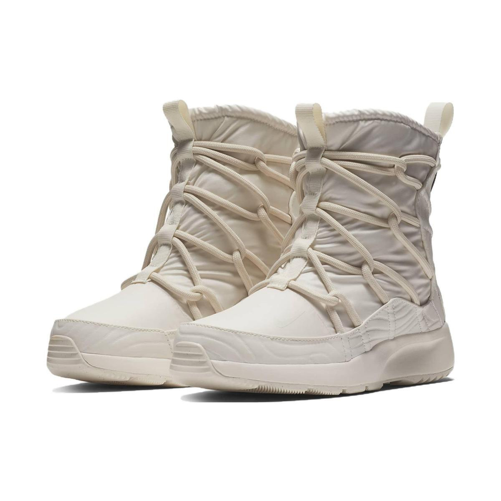 Nike Tanjun