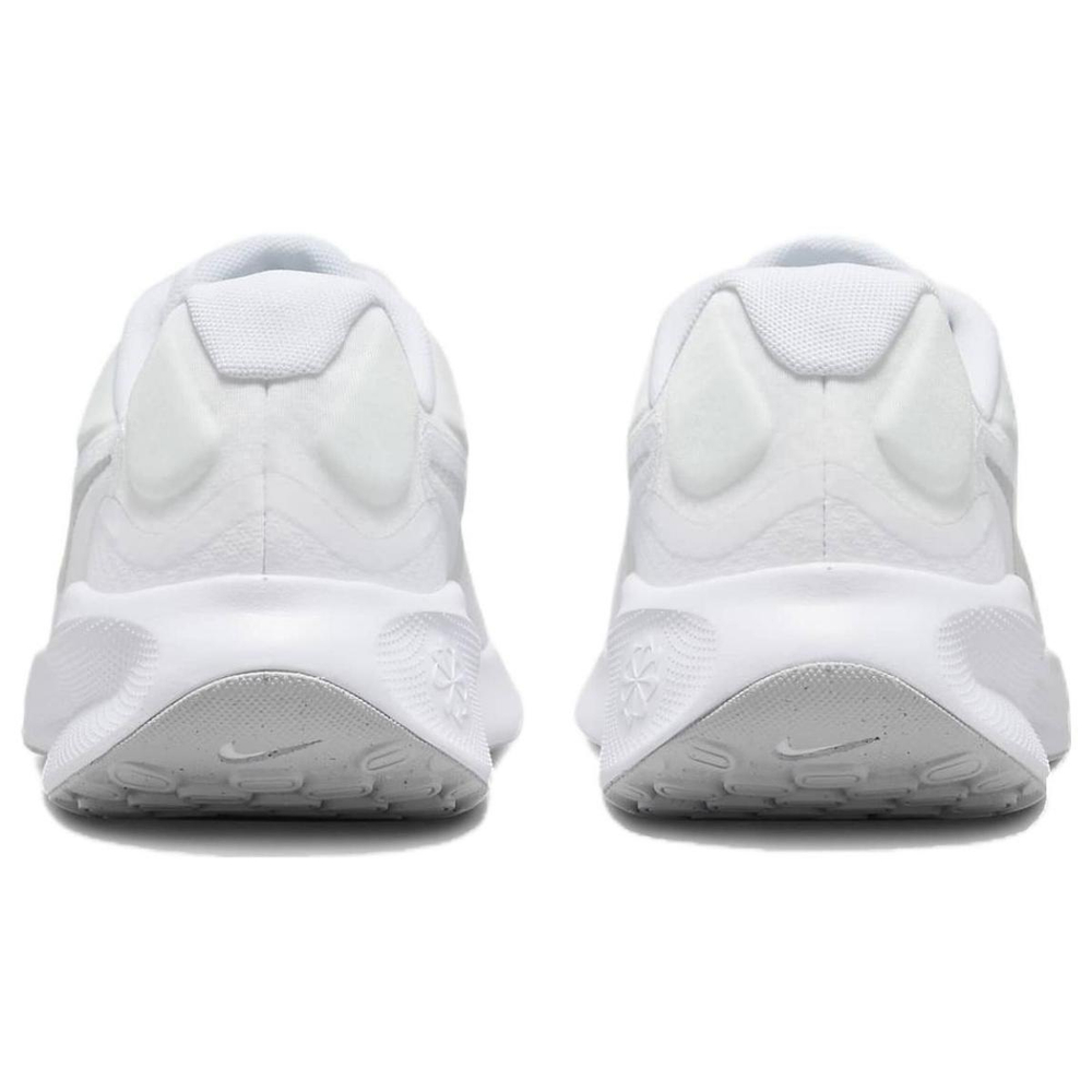 Nike REVOLUTION 7