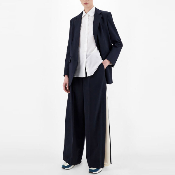 WEEKEND MaxMara Asia Logo