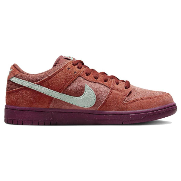 Nike Dunk SB "Mystic Red and Rosewood"