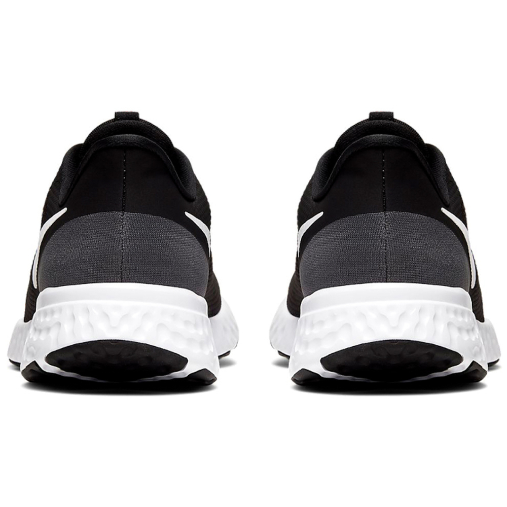 Nike REVOLUTION 5