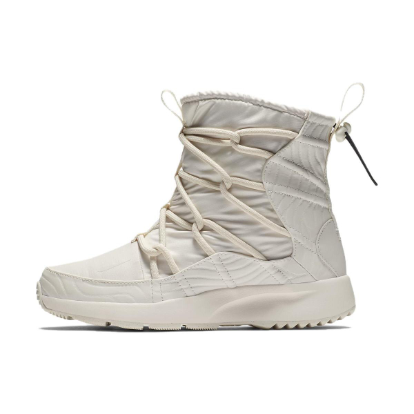 Nike Tanjun