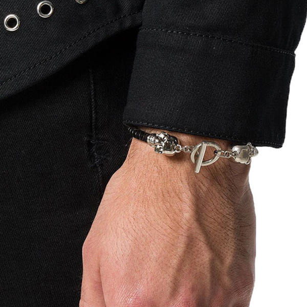 Alexander McQueen ·