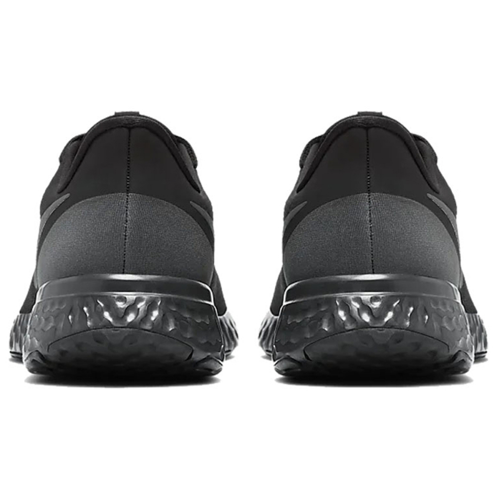 Nike REVOLUTION 5
