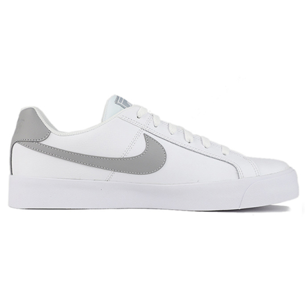 Nike Court Royale