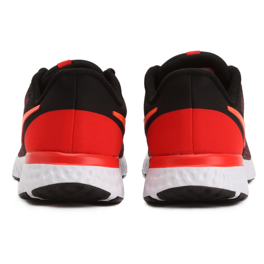 Nike REVOLUTION 5