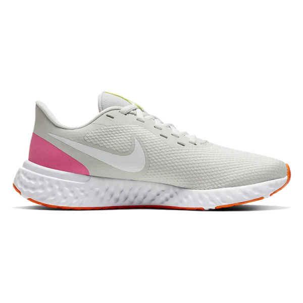 Nike REVOLUTION 5