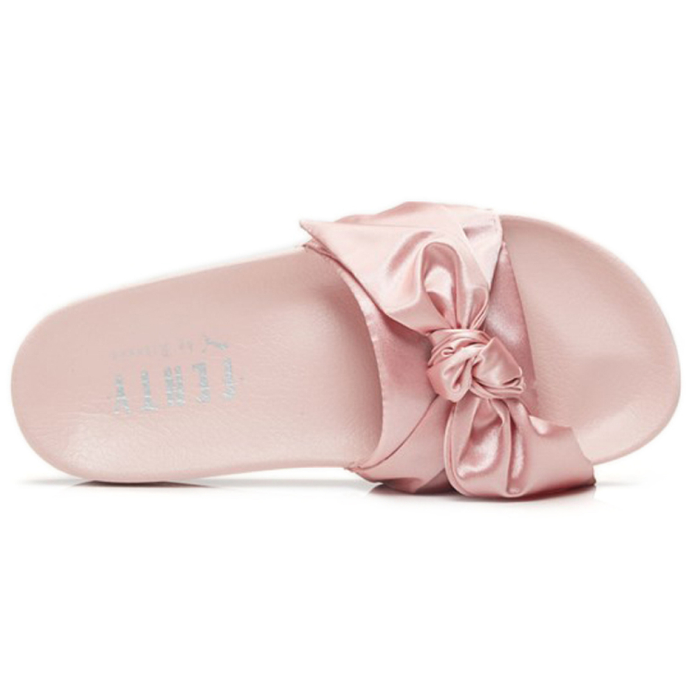 FENTY BEAUTY/ x PUMA Rihanna Fenty