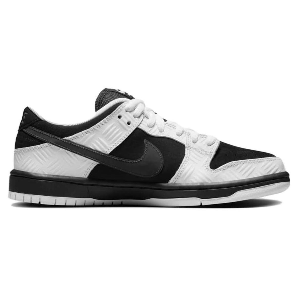 TIGHTBOOTH x Nike Dunk SB Pro "Black and White"