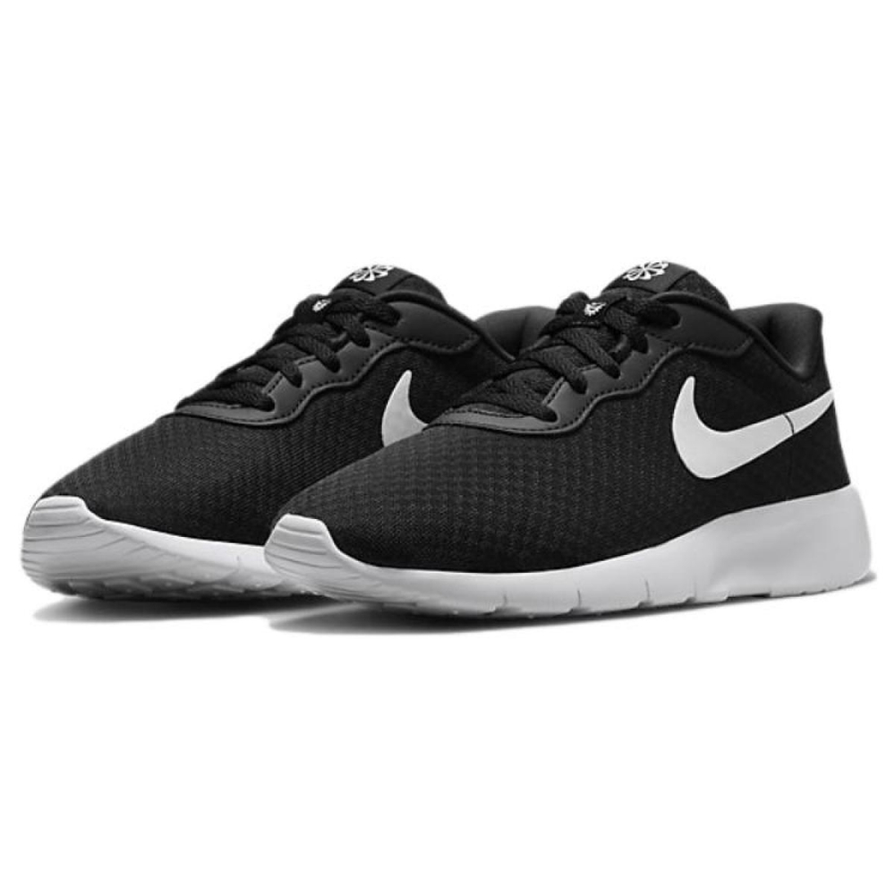 Nike Tanjun