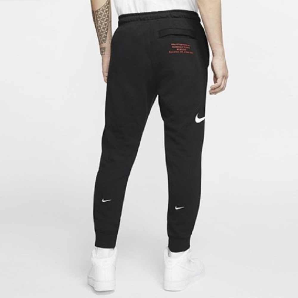 Nike Sportswear Swoosh