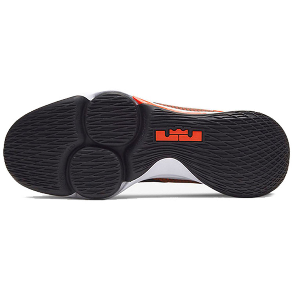 Nike Witness 4