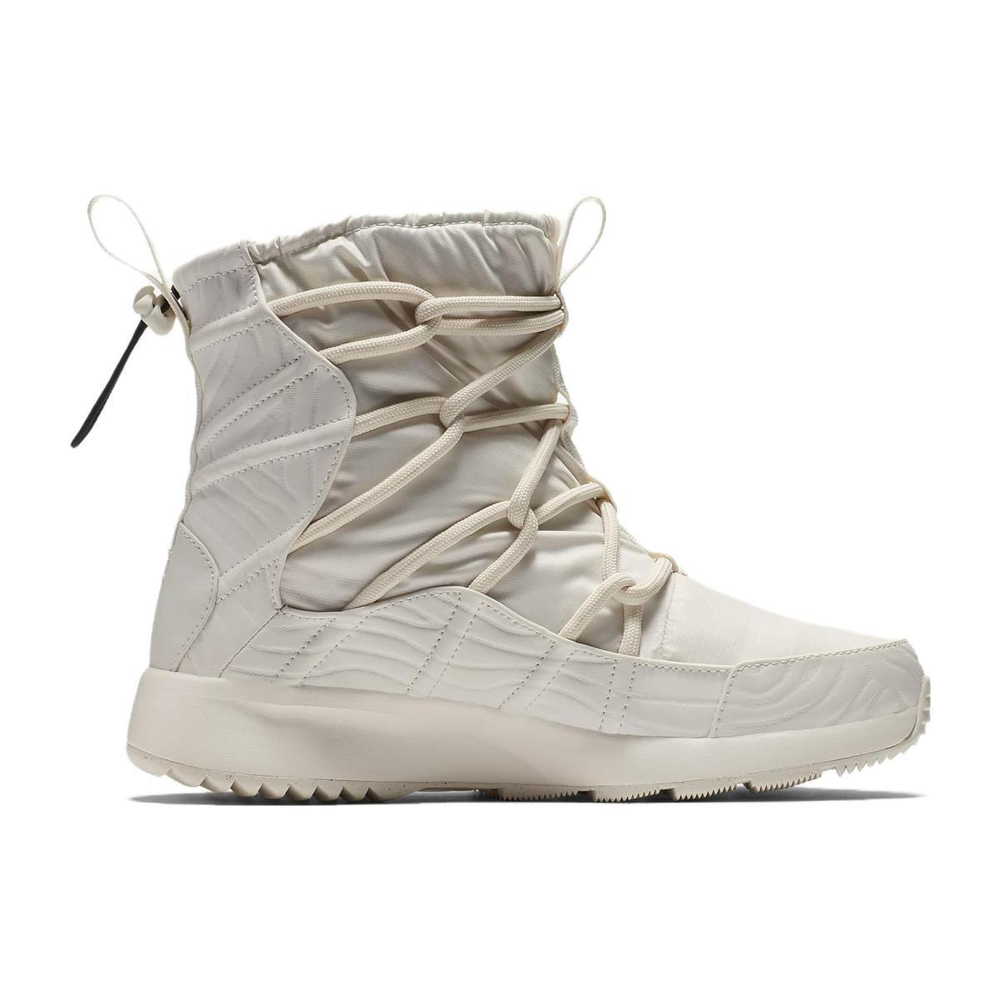 Nike Tanjun