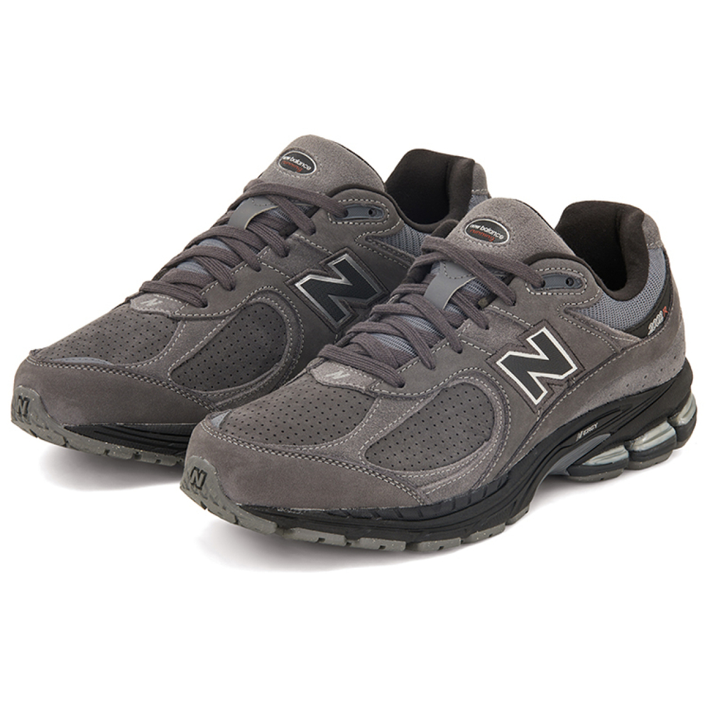 New Balance NB 2002R