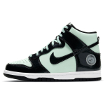 Nike Dunk barely green