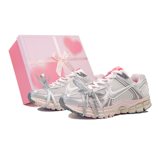 【 】 Nike Air Zoom Vomero 5