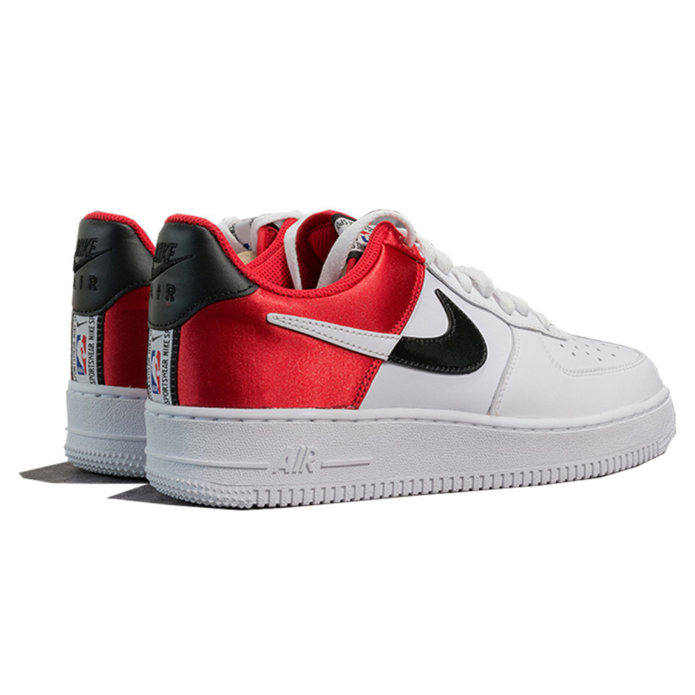 Nike Air Force 1 07 LV8
