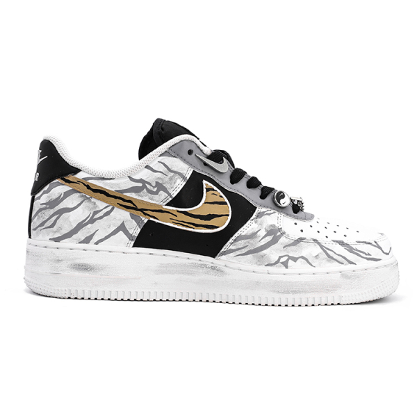 【 】Nike Air Force 1 07 vibe