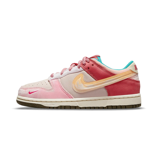 Social Status x Nike Dunk
