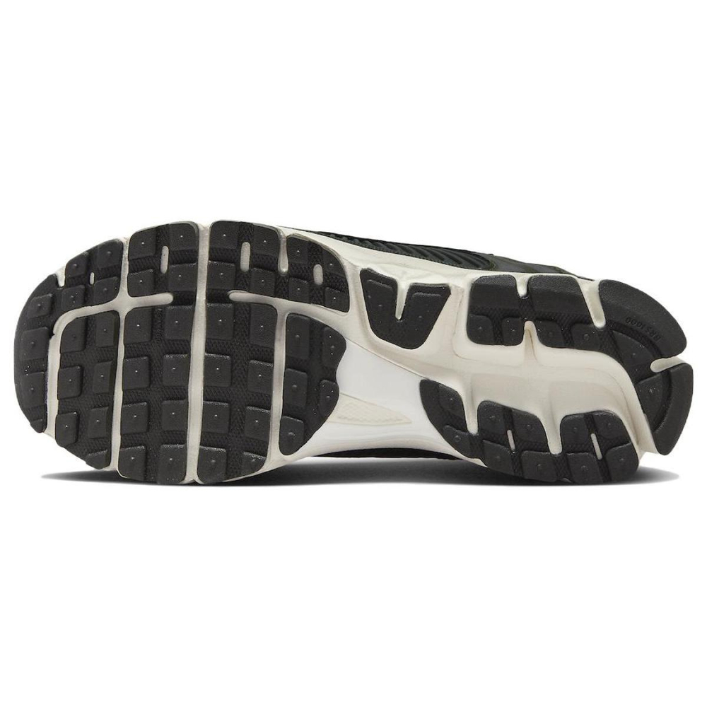 Nike Air Zoom Vomero 5