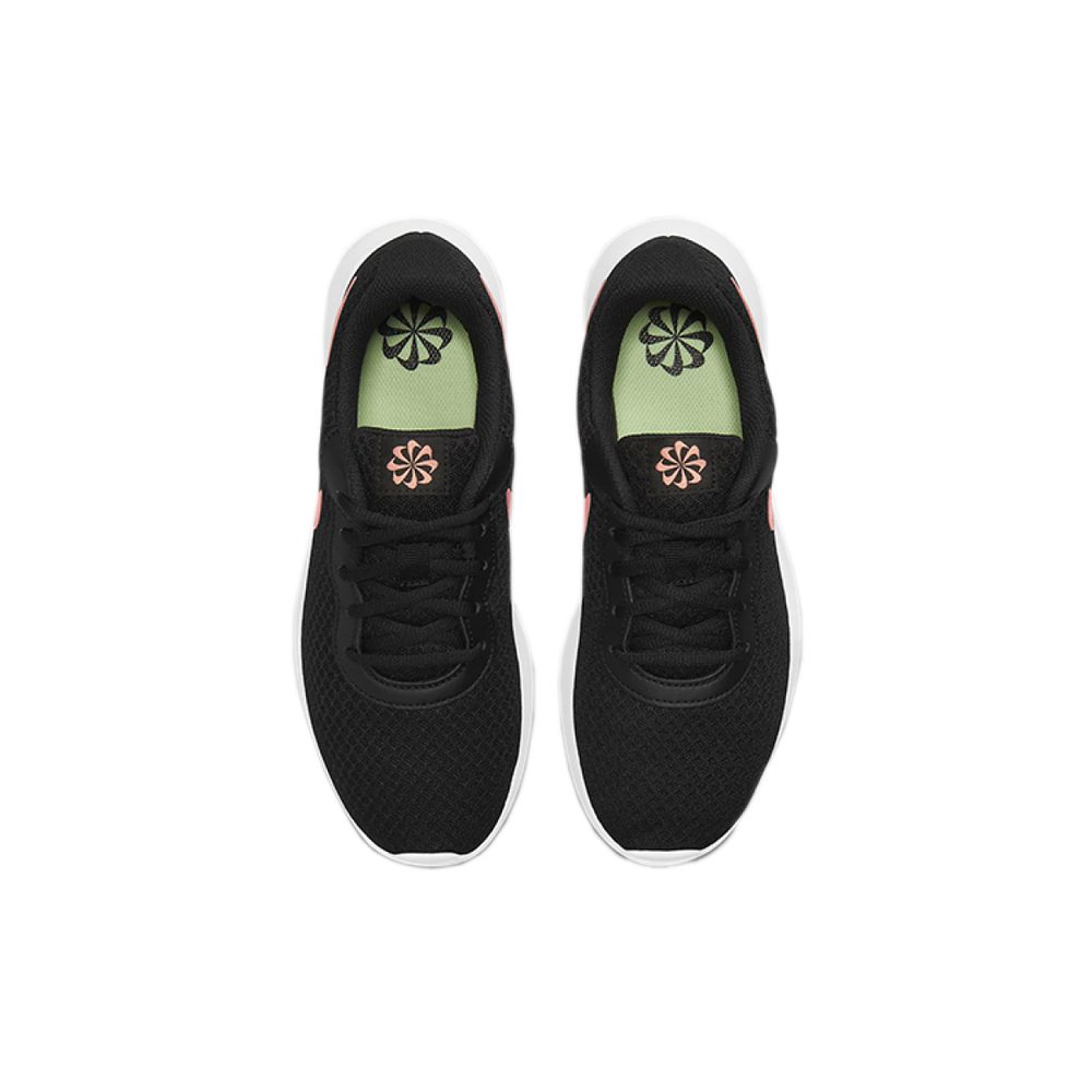 Nike Tanjun