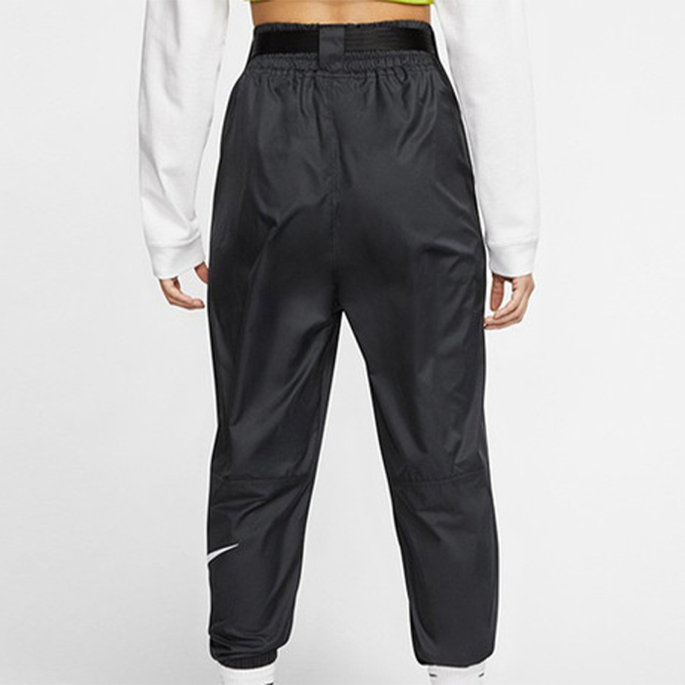 Nike Sportswear Swoosh