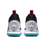 Nike Witness 4