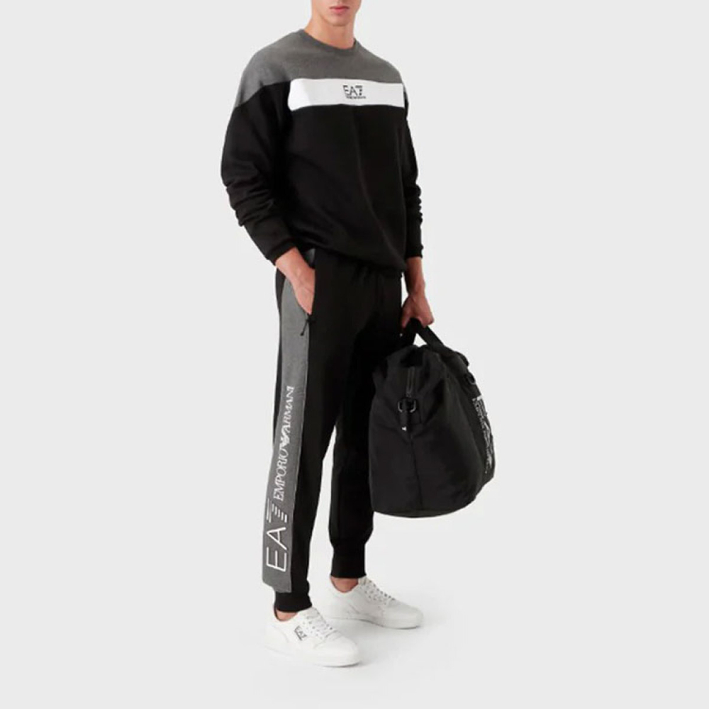 EMPORIO ARMANI EA7 Logo