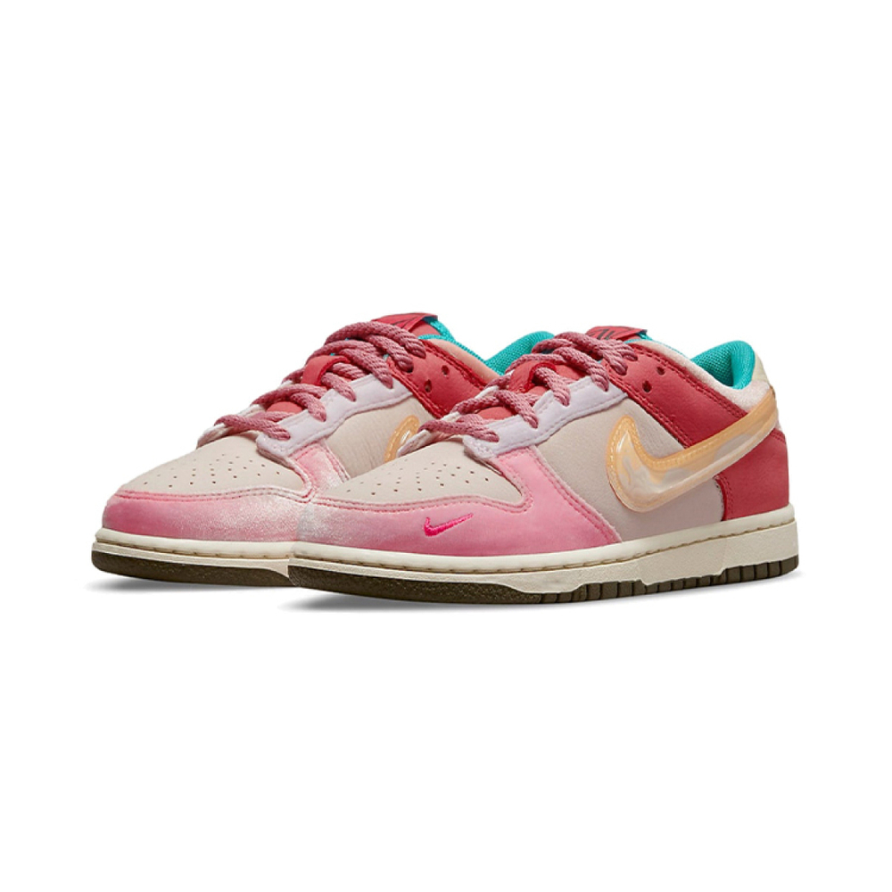 Social Status x Nike Dunk