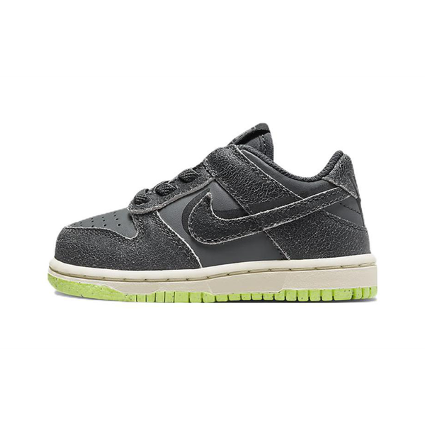 Nike Dunk SE "Halloween"