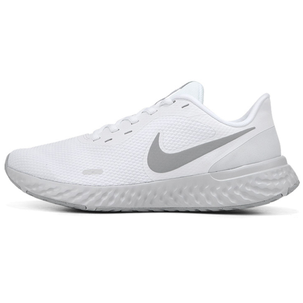 Nike REVOLUTION 5
