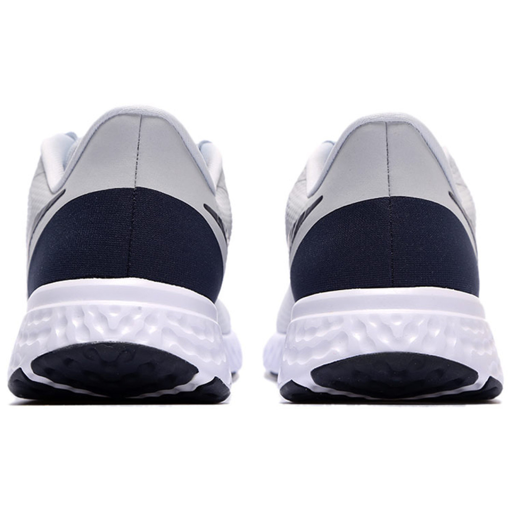 Nike REVOLUTION 5