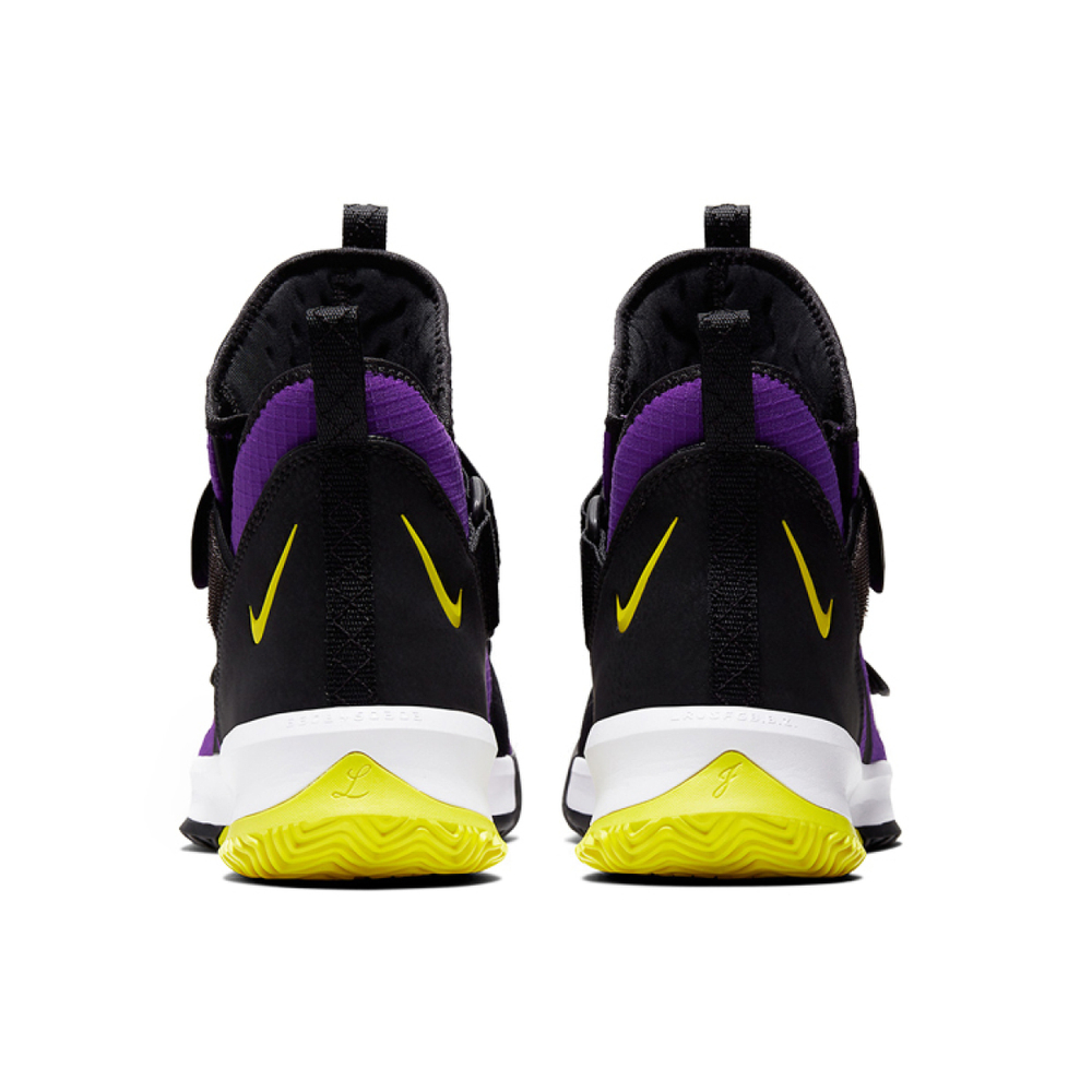 Nike zoom soldier 13