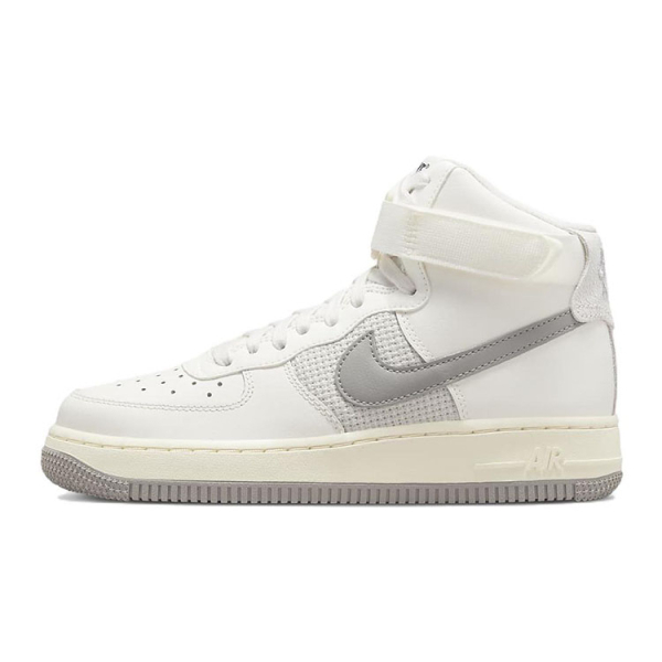 Nike Air Force 1 LE