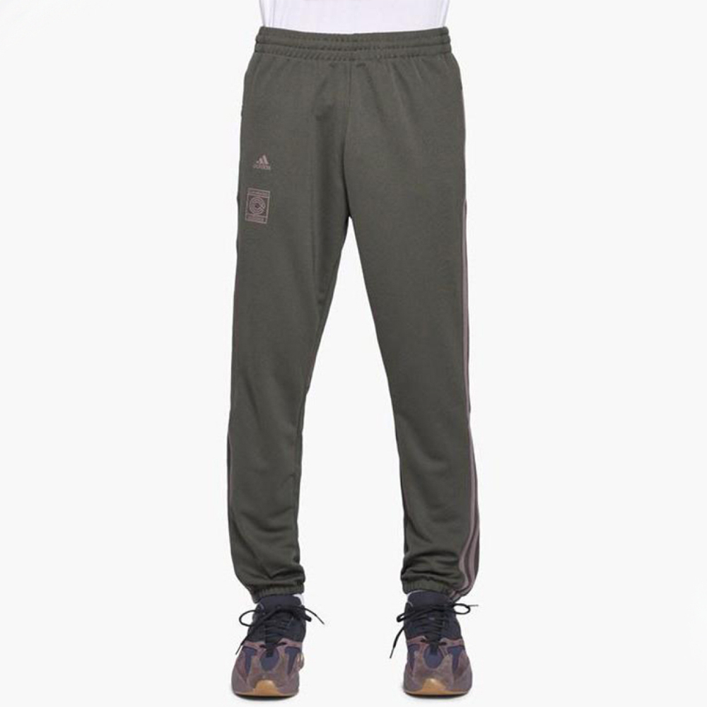 Adidas originals x Kanye West Calabasas TP logo