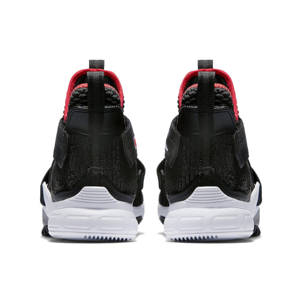 Nike zoom soldier 12