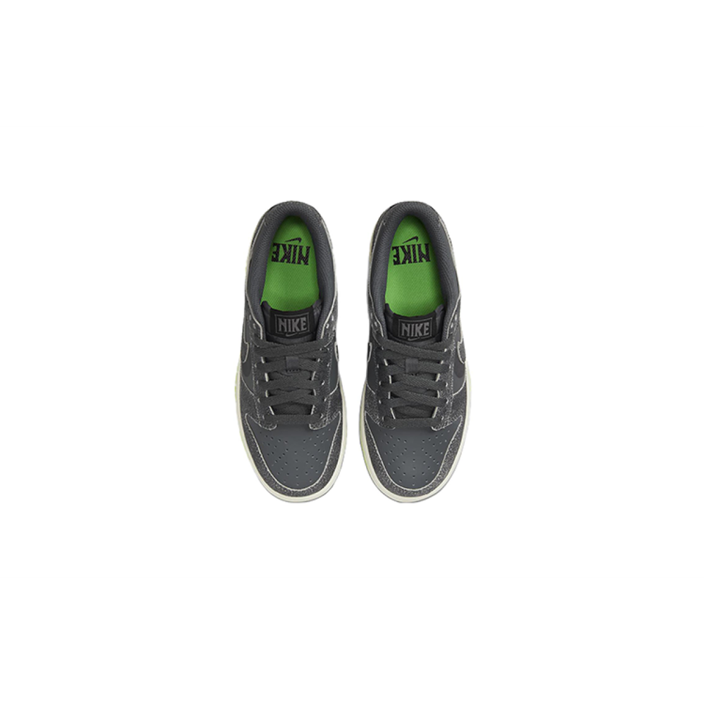Nike Dunk SE "Halloween"