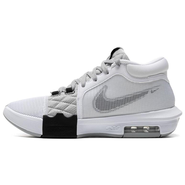 Nike Witness 8